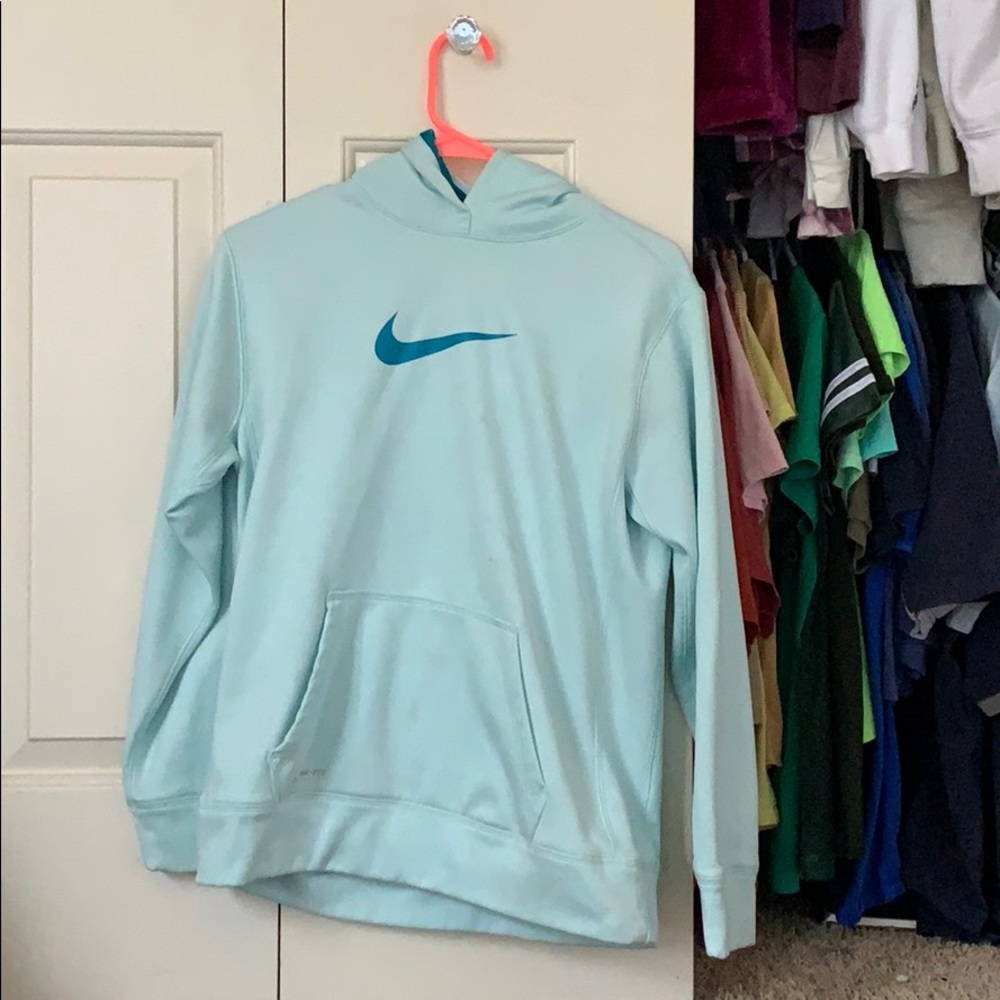 3/10$ nike hoodie 🥰